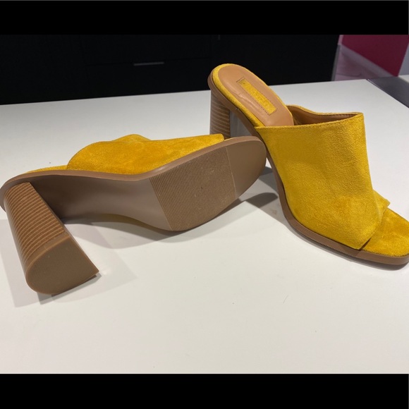 Yellow heels - Picture 3 of 5